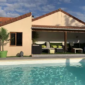  Maison d'hôtes Maison Piscine Et Jacuzzi